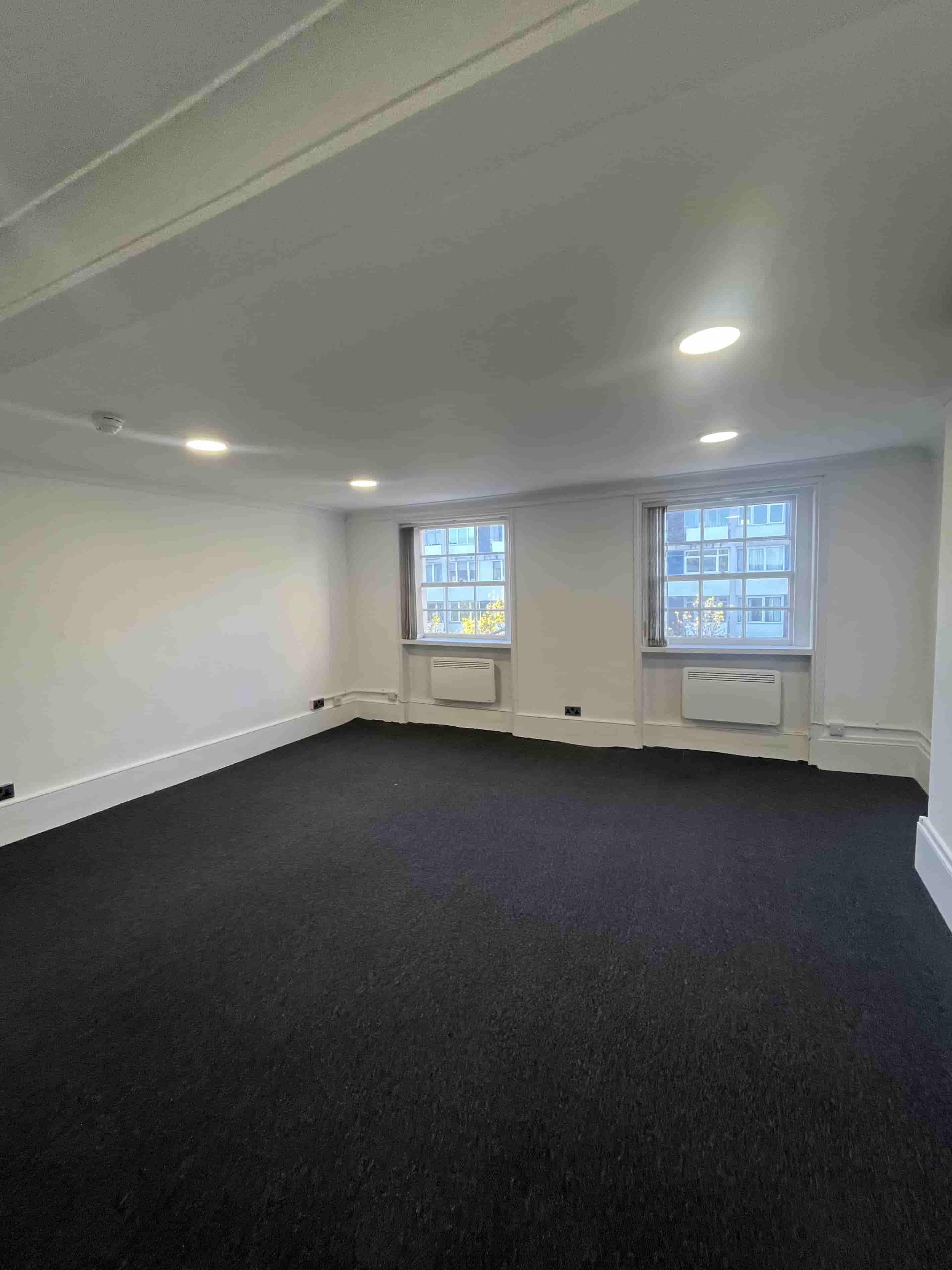 135 Notting Hill Gate – Office Space for Lease – 683 sq ft – Notting Hill, London W11