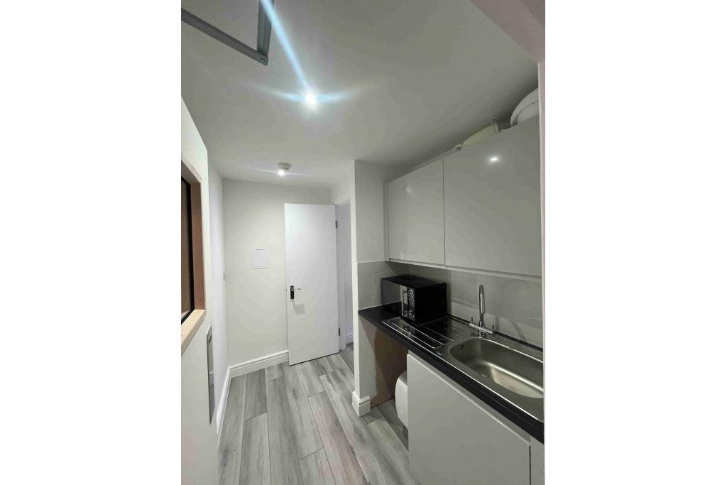 135 Notting Hill Gate – Office Space for Lease – 683 sq ft – Notting Hill, London W11