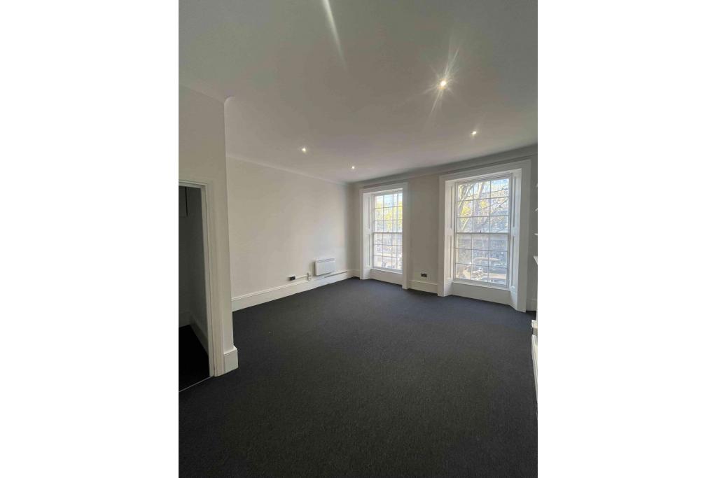 135 Notting Hill Gate – Office Space for Lease – 683 sq ft – Notting Hill, London W11