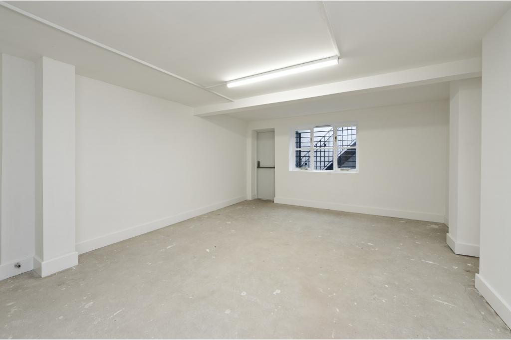 300 Westbourne Grove – Retail/Residential Unit for Lease – 1,762 sq ft – Notting Hill, London W11