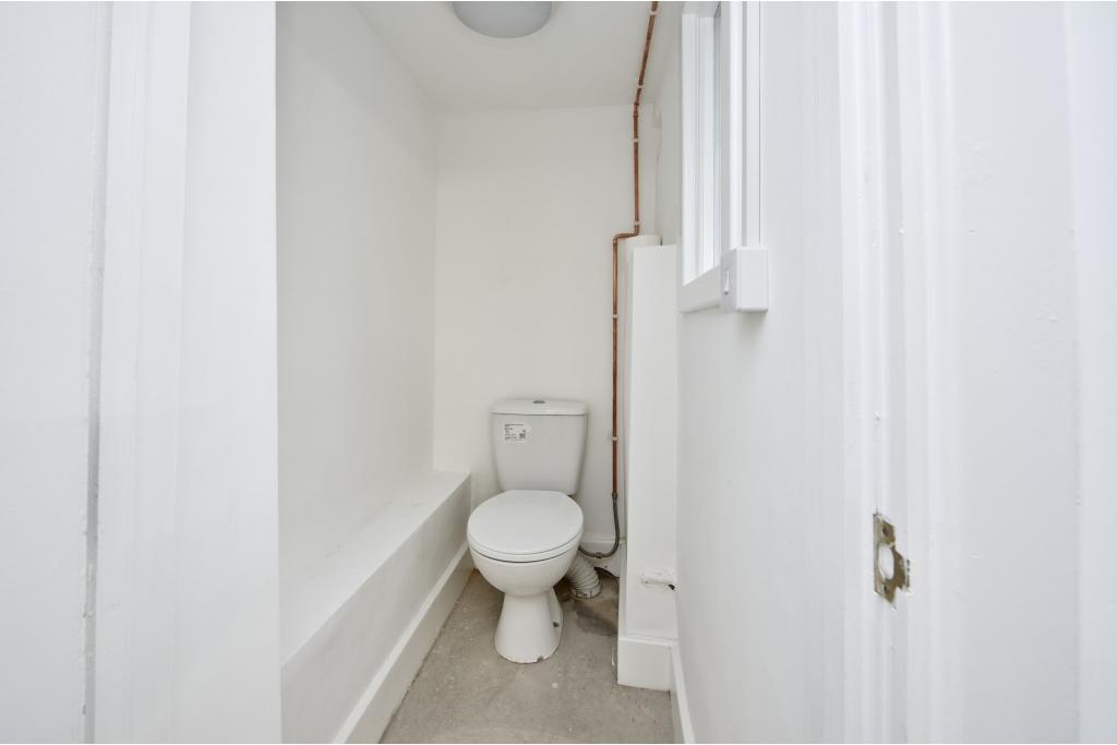 300 Westbourne Grove – Retail/Residential Unit for Lease – 1,762 sq ft – Notting Hill, London W11