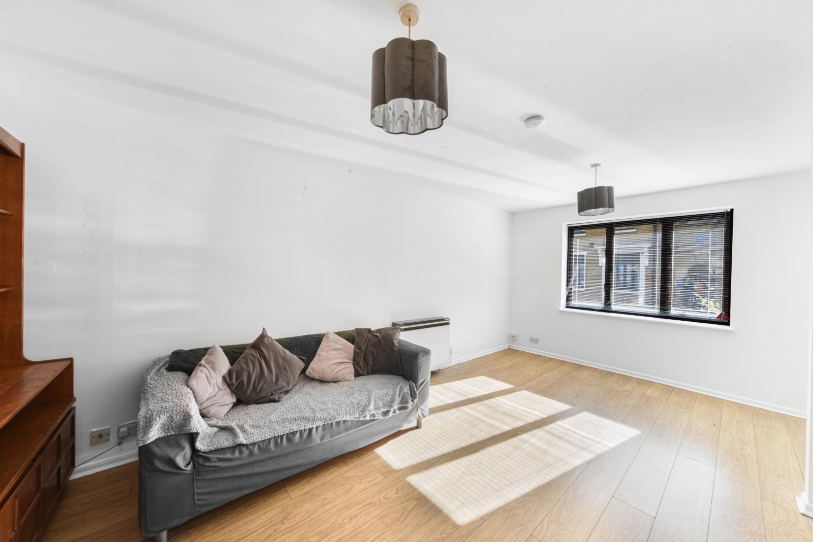 2 Bedroom Apartment for Sale – £350,000 – Transom Square, Isle of Dogs, London E14