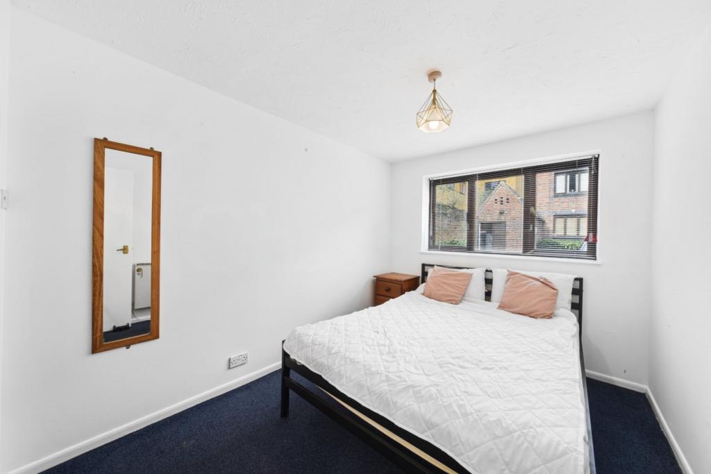 2 Bedroom Apartment for Sale – £350,000 – Transom Square, Isle of Dogs, London E14