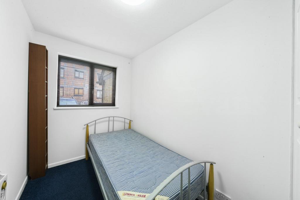 2 Bedroom Apartment for Sale – £350,000 – Transom Square, Isle of Dogs, London E14
