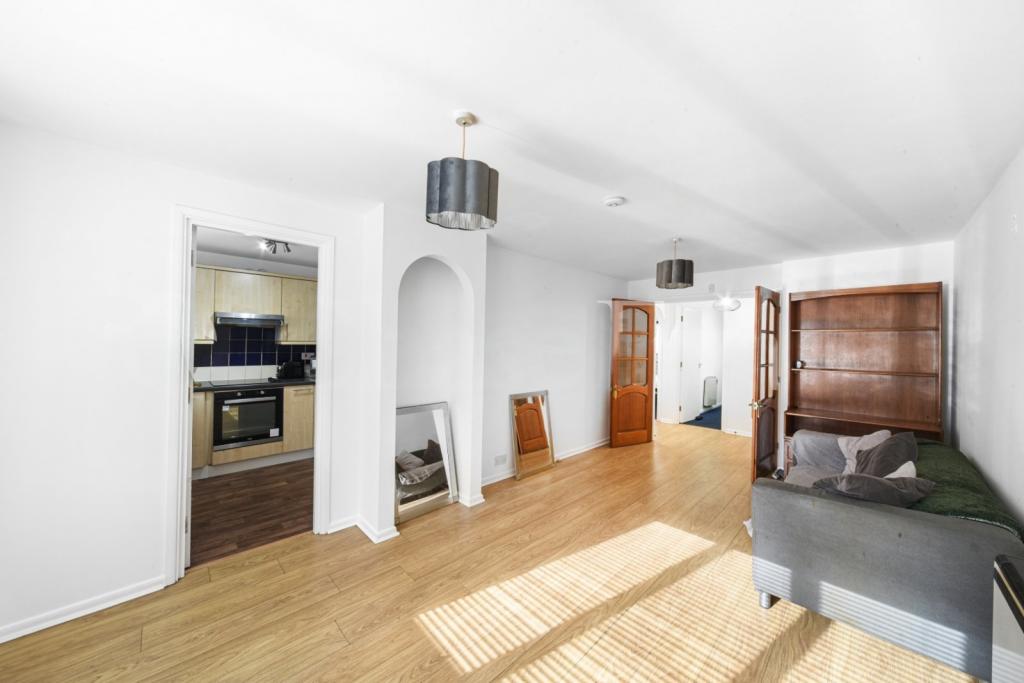 2 Bedroom Apartment for Sale – £350,000 – Transom Square, Isle of Dogs, London E14