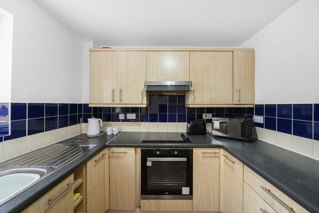 2 Bedroom Apartment for Sale – £350,000 – Transom Square, Isle of Dogs, London E14