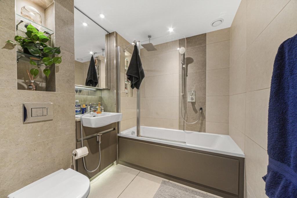 Studio Apartment for Sale – Offers in Excess of £300,000 – Biring House, Royal Arsenal Riverside,