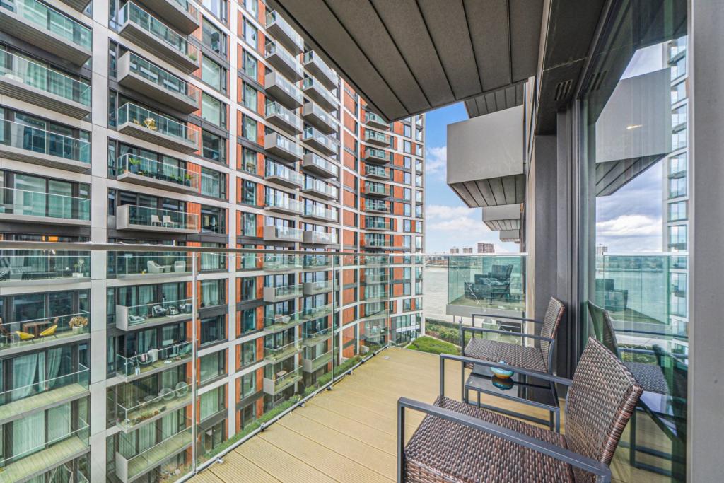 Studio Apartment for Sale – Offers in Excess of £300,000 – Biring House, Royal Arsenal Riverside,