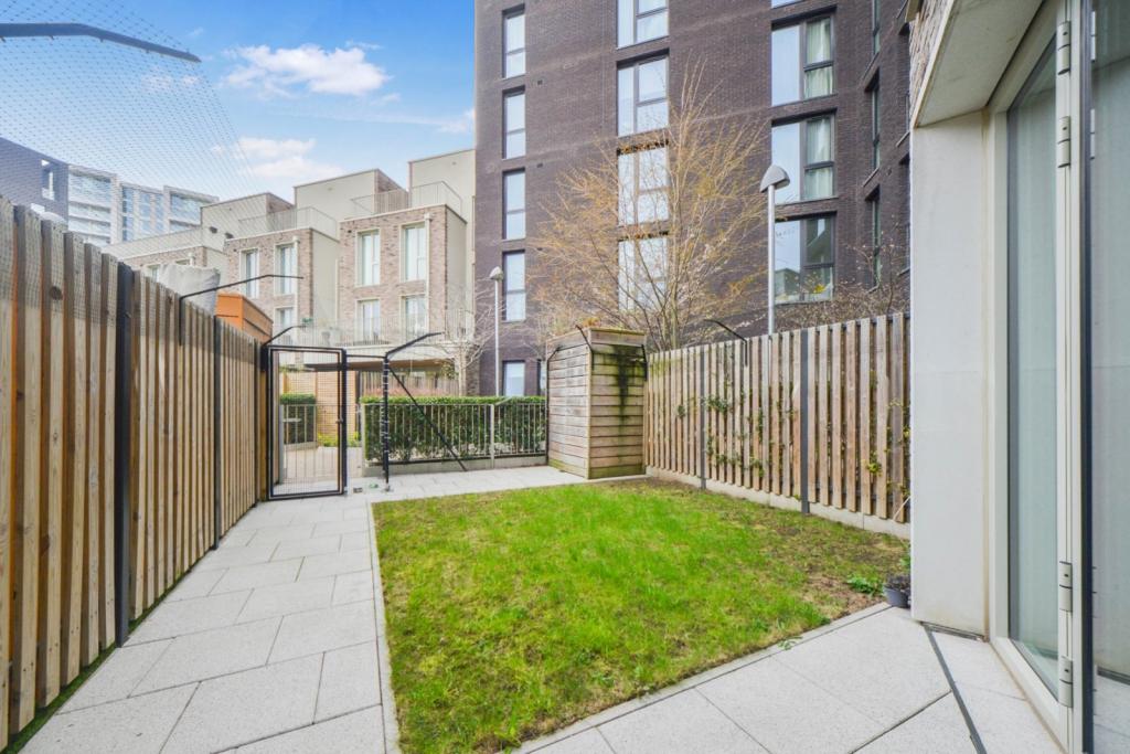 3 Bedroom Terraced Property for Sale – £825,000 – Rope Terrace, Royal Wharf, Newham, London, E16