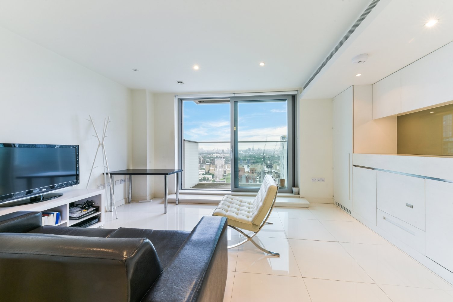 Studio Apartment for Sale – £320,000 – West Tower, Pan Peninsula, Canary Wharf, London, E14