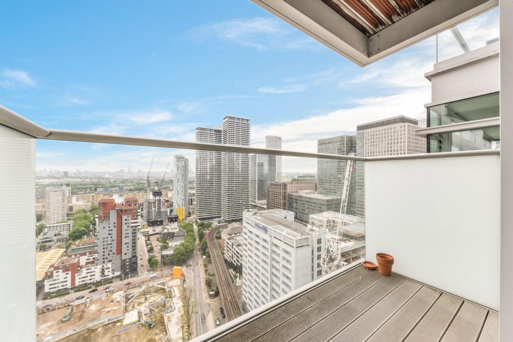 Studio Apartment for Sale – £320,000 – West Tower, Pan Peninsula, Canary Wharf, London, E14