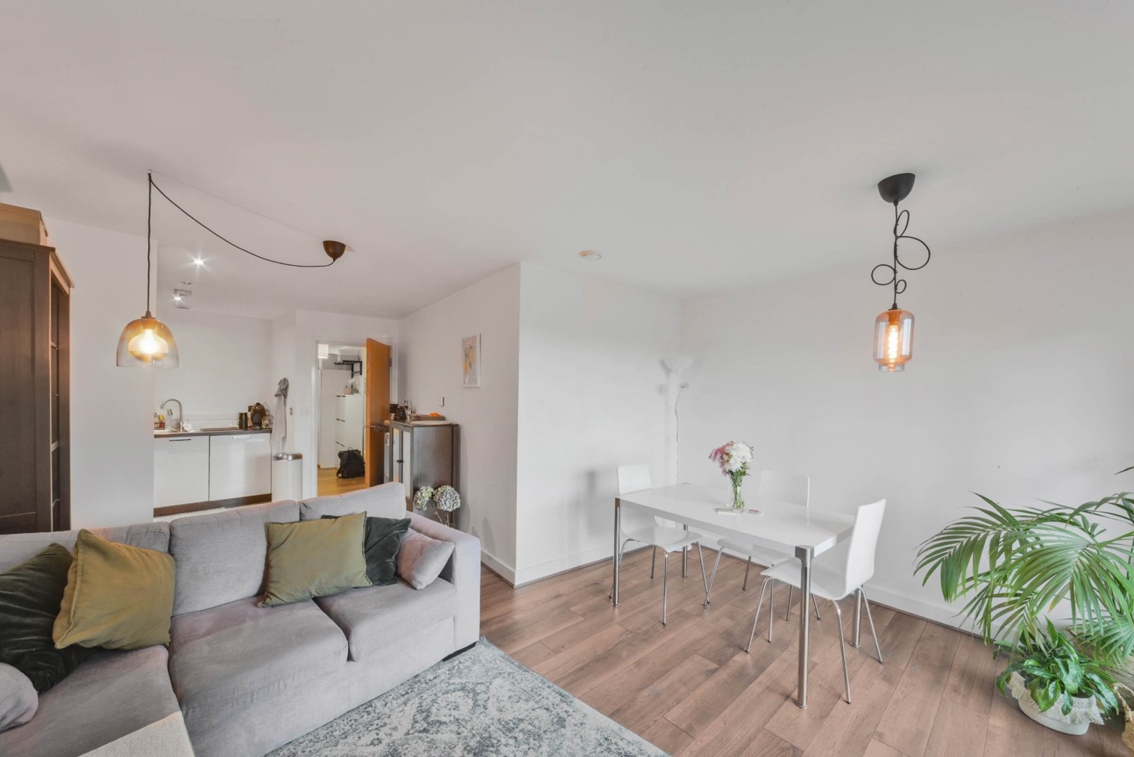 Two Bedroom Apartment for Sale – £549,000 – Maple Quay, Surrey Quays Road,
