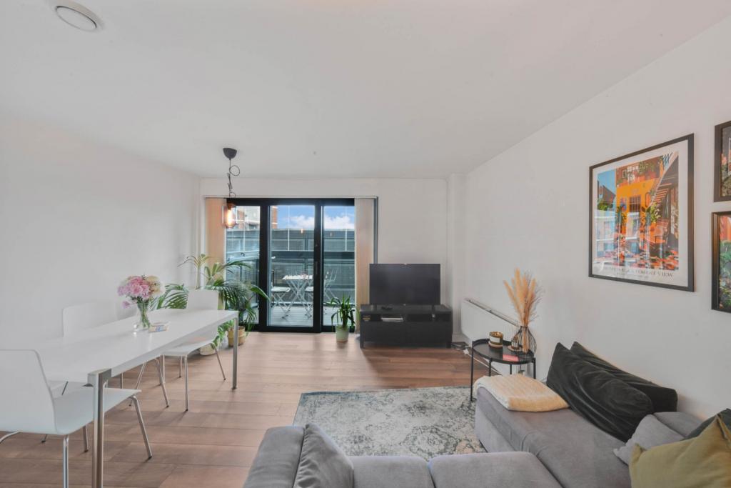 Two Bedroom Apartment for Sale – £549,000 – Maple Quay, Surrey Quays Road,