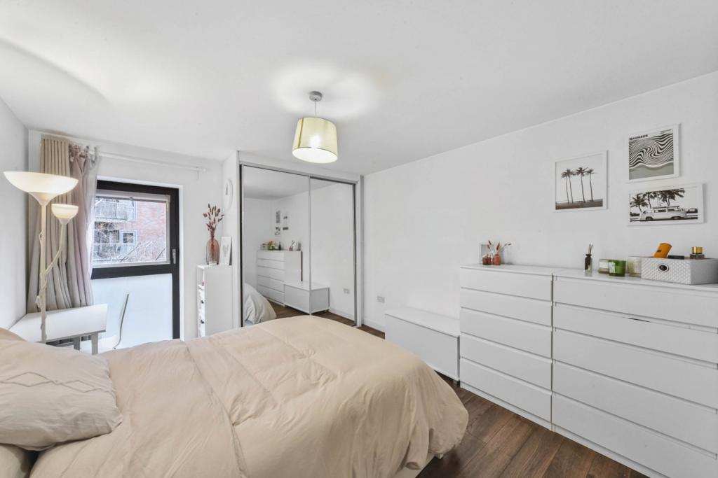 Two Bedroom Apartment for Sale – £549,000 – Maple Quay, Surrey Quays Road,