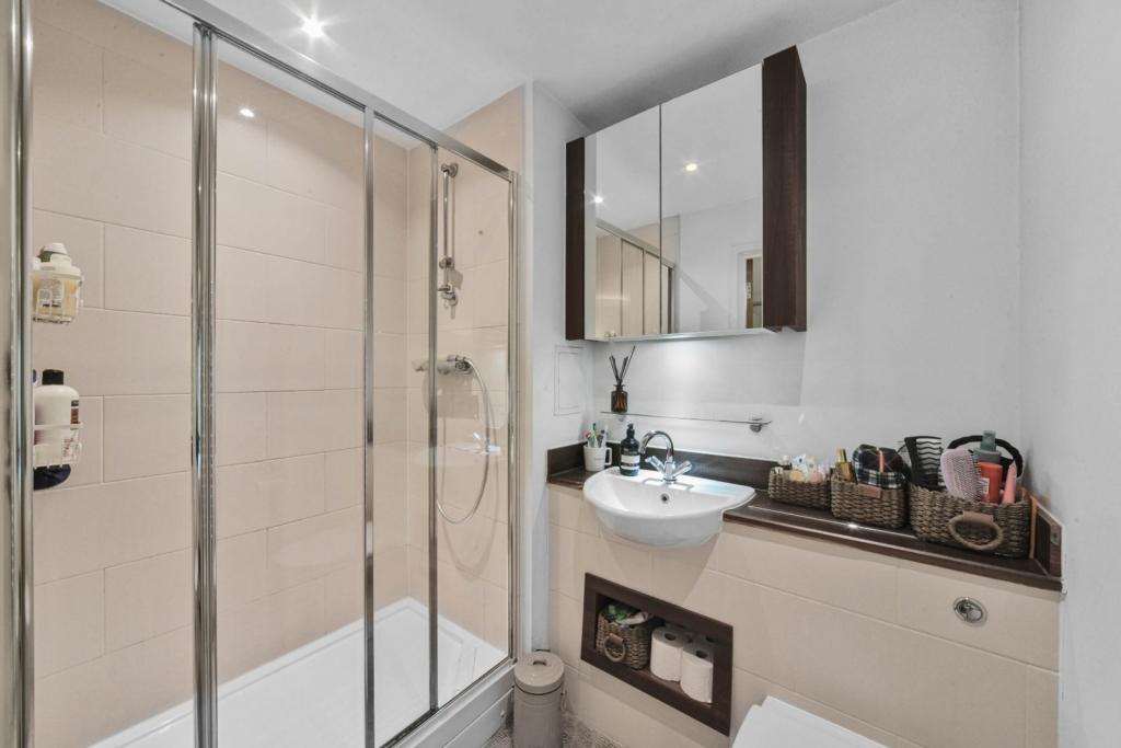 Two Bedroom Apartment for Sale – £549,000 – Maple Quay, Surrey Quays Road,