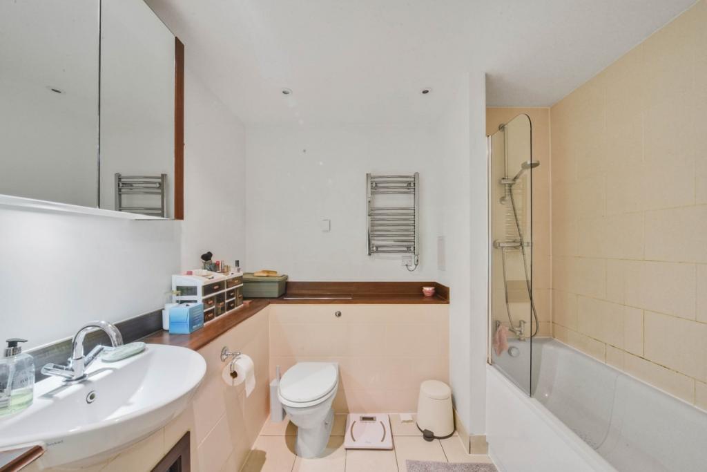 Two Bedroom Apartment for Sale – £549,000 – Maple Quay, Surrey Quays Road,