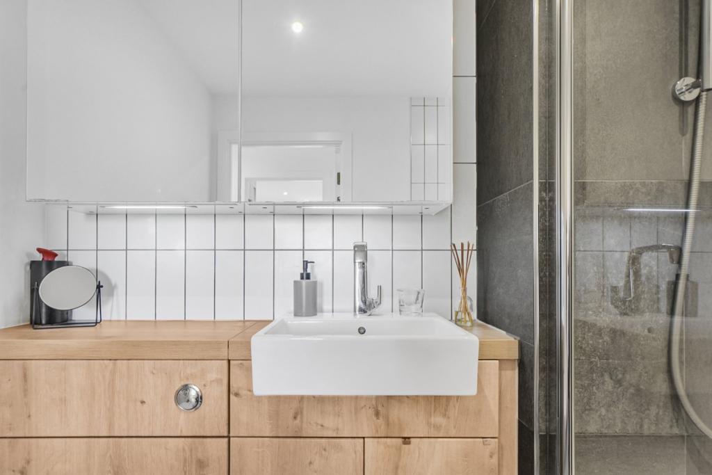 Grove Street, Deptford Landings, Deptford, London, SE8 £399,000