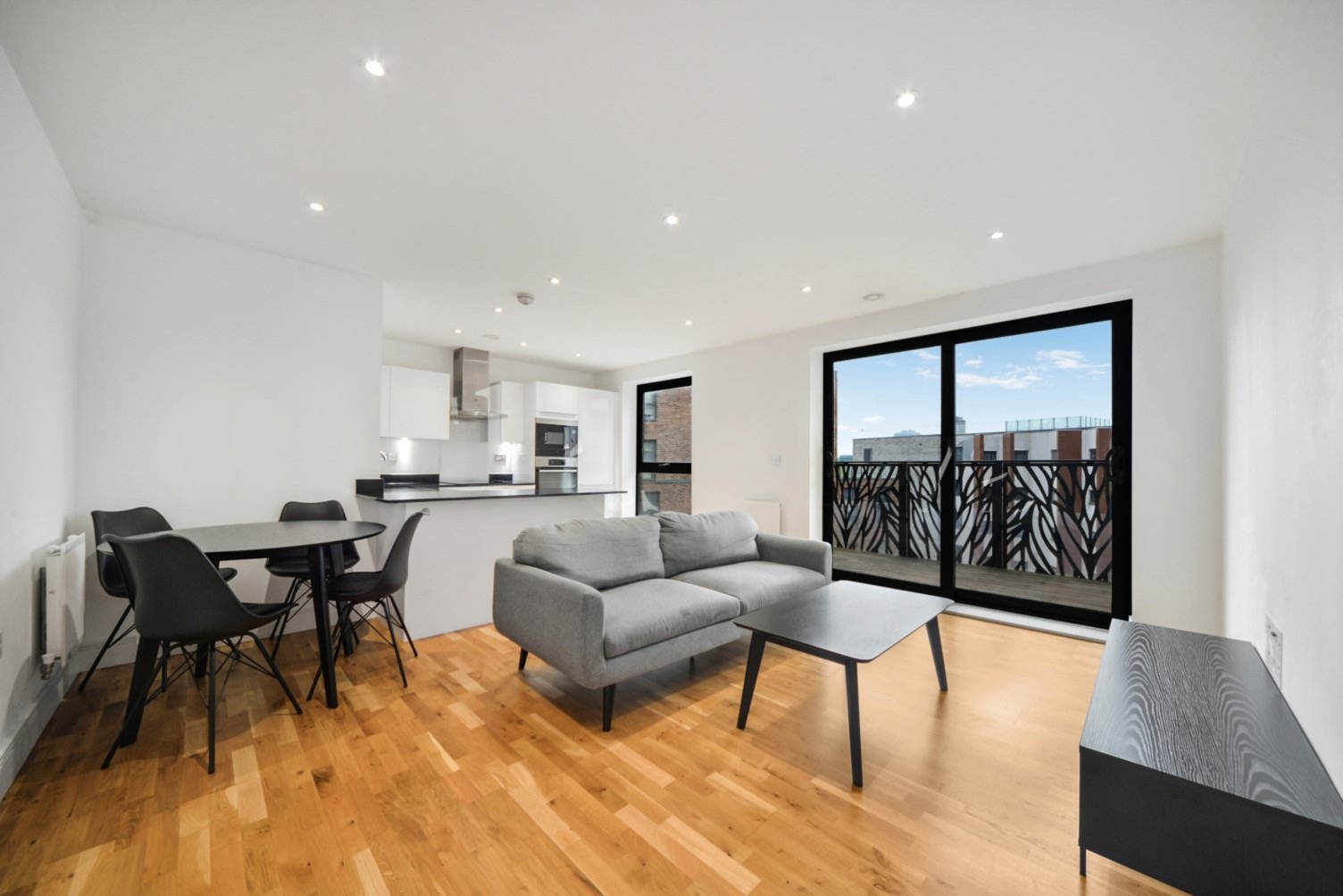Leven Wharf – One Bedroom Apartment for Sale – Poplar, London E14 – £325,000