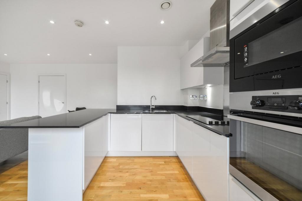 Leven Wharf – One Bedroom Apartment for Sale – Poplar, London E14 – £325,000