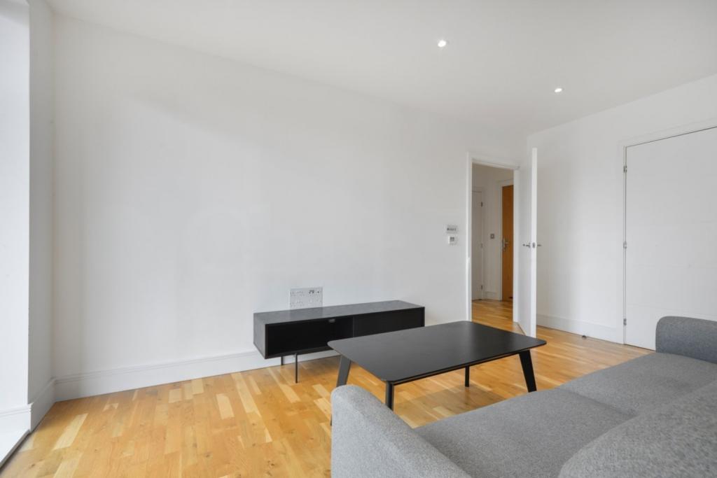 Leven Wharf – One Bedroom Apartment for Sale – Poplar, London E14 – £325,000