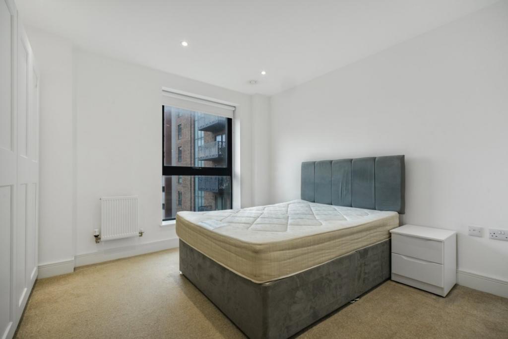 Leven Wharf – One Bedroom Apartment for Sale – Poplar, London E14 – £325,000