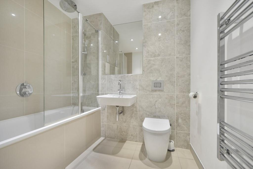 Leven Wharf – One Bedroom Apartment for Sale – Poplar, London E14 – £325,000