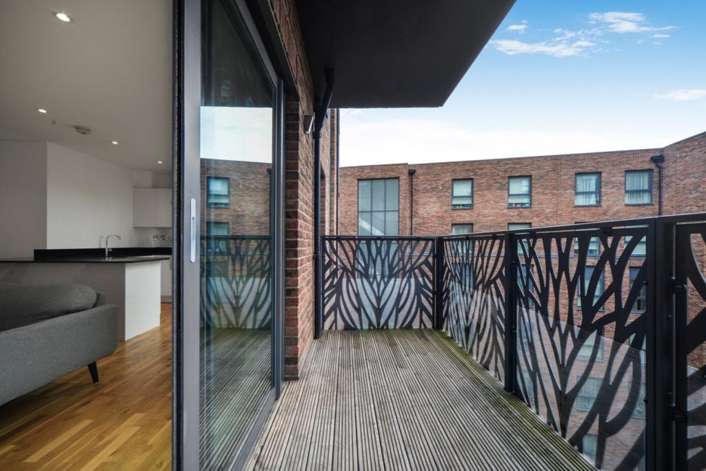 Leven Wharf – One Bedroom Apartment for Sale – Poplar, London E14 – £325,000