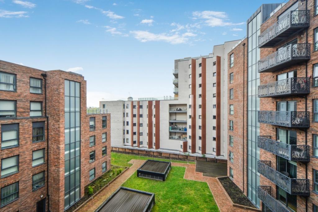 Leven Wharf – One Bedroom Apartment for Sale – Poplar, London E14 – £325,000