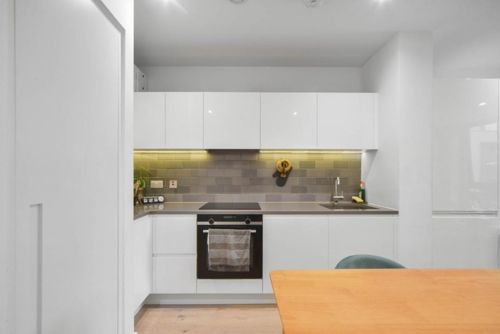 Royal Wharf – Studio Apartment for Sale – Docklands, London E16 – £315,000