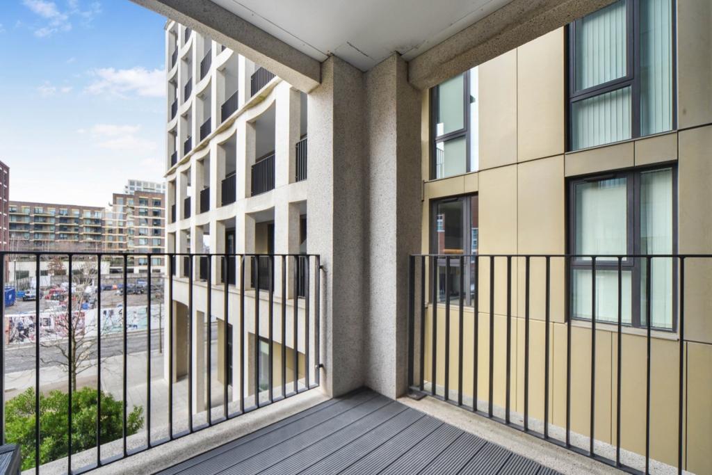 Royal Wharf – Studio Apartment for Sale – Docklands, London E16 – £315,000