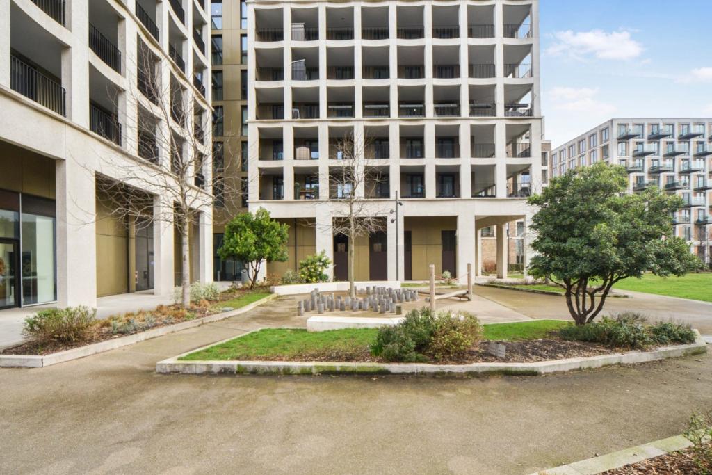 Royal Wharf – Studio Apartment for Sale – Docklands, London E16 – £315,000