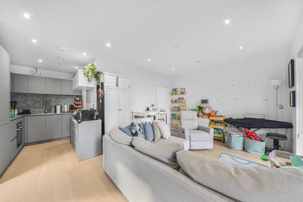 One Bedroom Apartment with River Views – New Union Wharf – £420,000