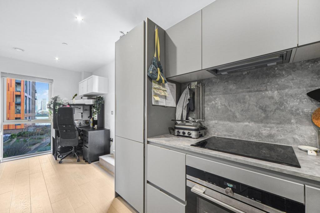 One Bedroom Apartment with River Views – New Union Wharf – £420,000