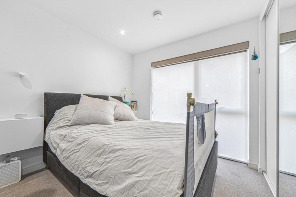One Bedroom Apartment with River Views – New Union Wharf – £420,000
