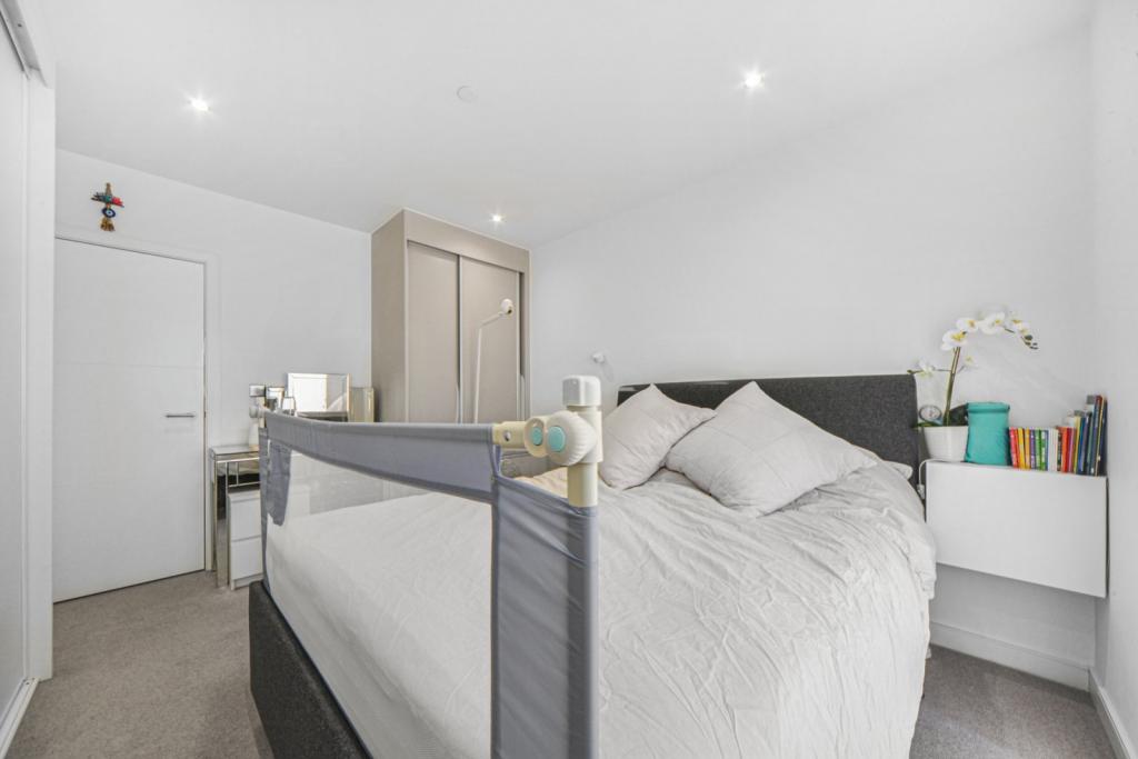 One Bedroom Apartment with River Views – New Union Wharf – £420,000