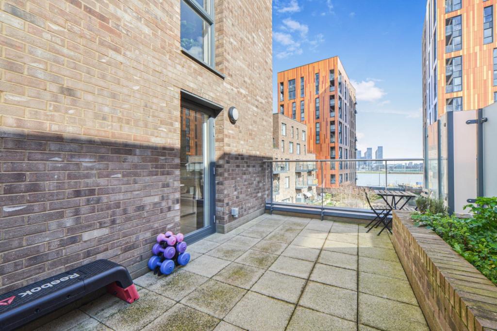 One Bedroom Apartment with River Views – New Union Wharf – £420,000