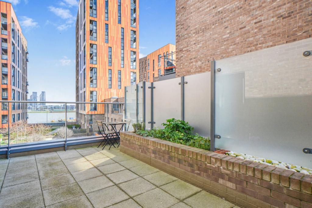 One Bedroom Apartment with River Views – New Union Wharf – £420,000