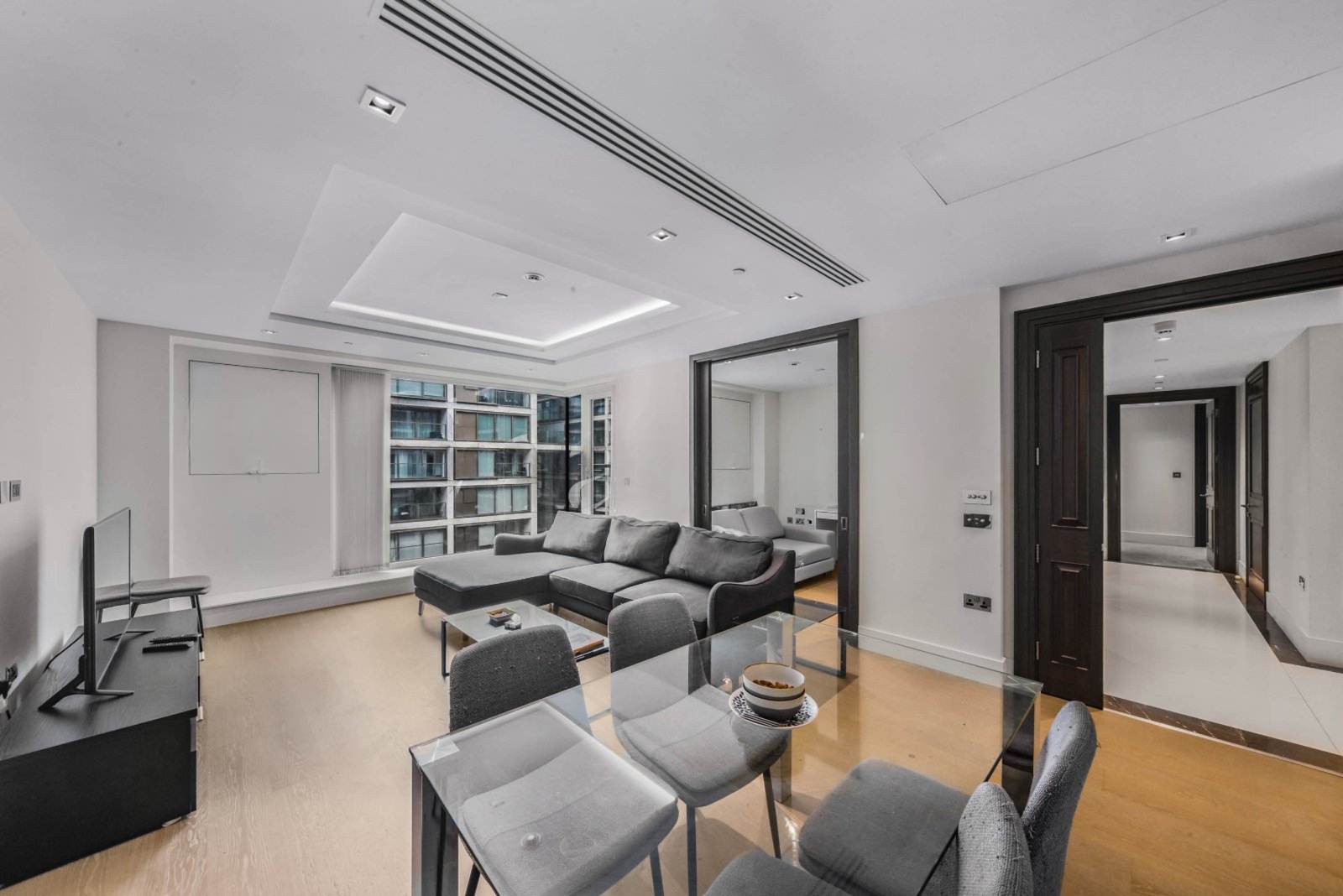 Lord Kensington House – 3-Bedroom Luxury Apartment