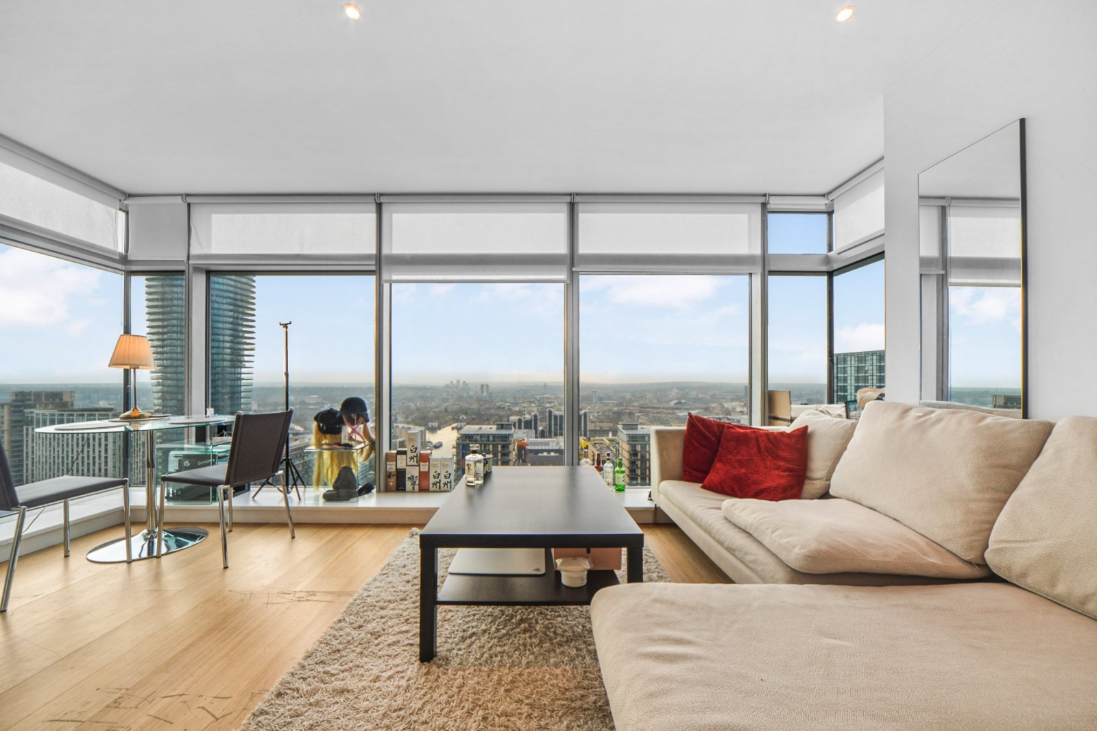 Pan Peninsula – 2-Bedroom Apartment with Dock Views – 693 sq ft – Canary Wharf, London