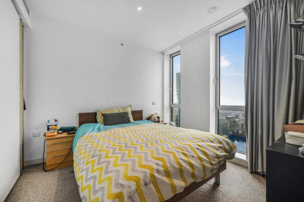 Pan Peninsula – 2-Bedroom Apartment with Dock Views – 693 sq ft – Canary Wharf, London