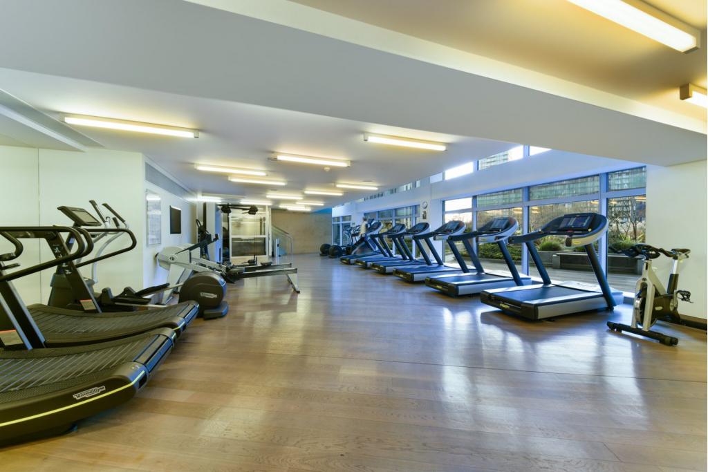 Pan Peninsula – 2-Bedroom Apartment with Dock Views – 693 sq ft – Canary Wharf, London