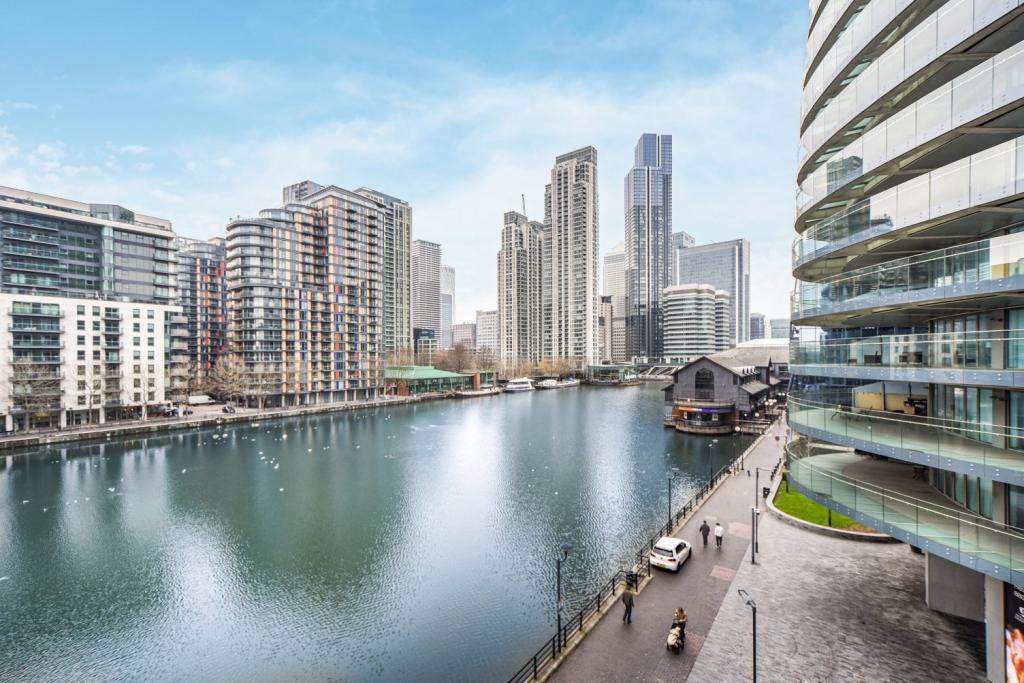 Baltimore Wharf – 2-Bedroom Apartment with Dock Views – 753 sq ft – Canary Wharf, London