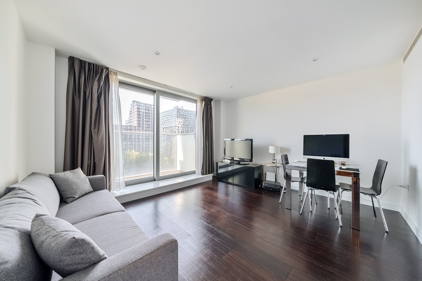 Pan Peninsula Square – 1 Bedroom Apartment for Sale – £450,000 – Canary Wharf, London, E14