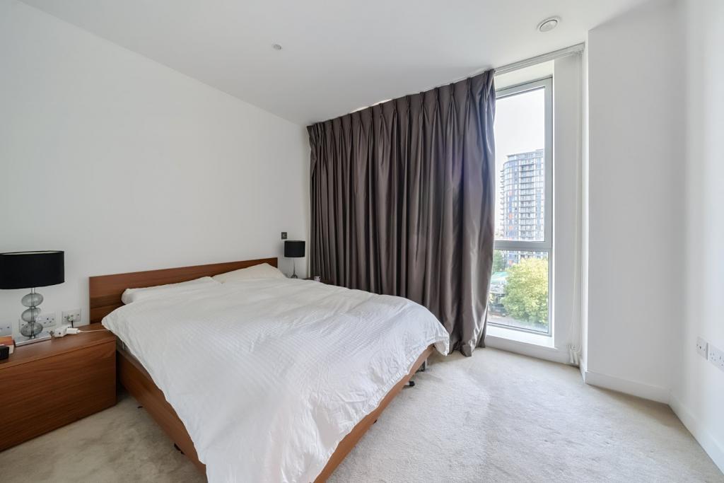 Pan Peninsula Square – 1 Bedroom Apartment for Sale – £450,000 – Canary Wharf, London, E14