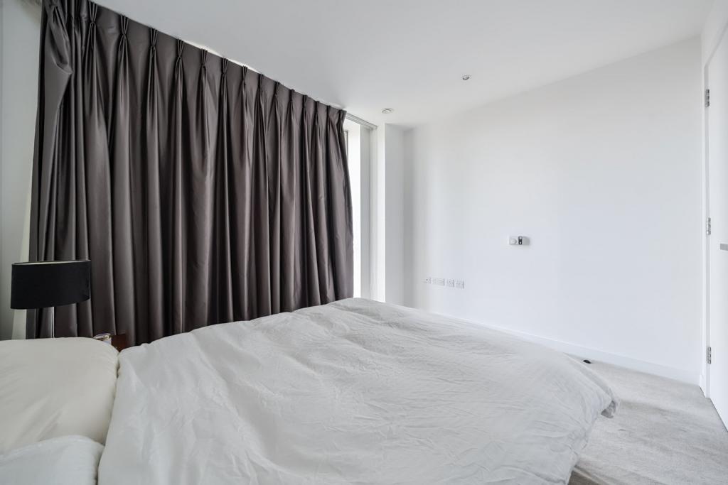 Pan Peninsula Square – 1 Bedroom Apartment for Sale – £450,000 – Canary Wharf, London, E14