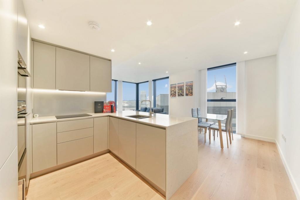 Hampton Tower – 2 Bedroom Apartment for Sale – £880,000 – Canary Wharf, London E14