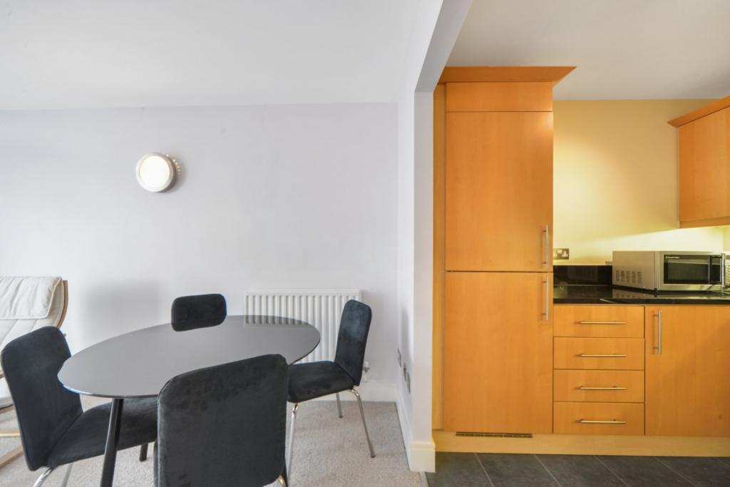 Canary Central – 1 Bedroom Apartment for Sale – £345,000 – Canary Wharf, London E14