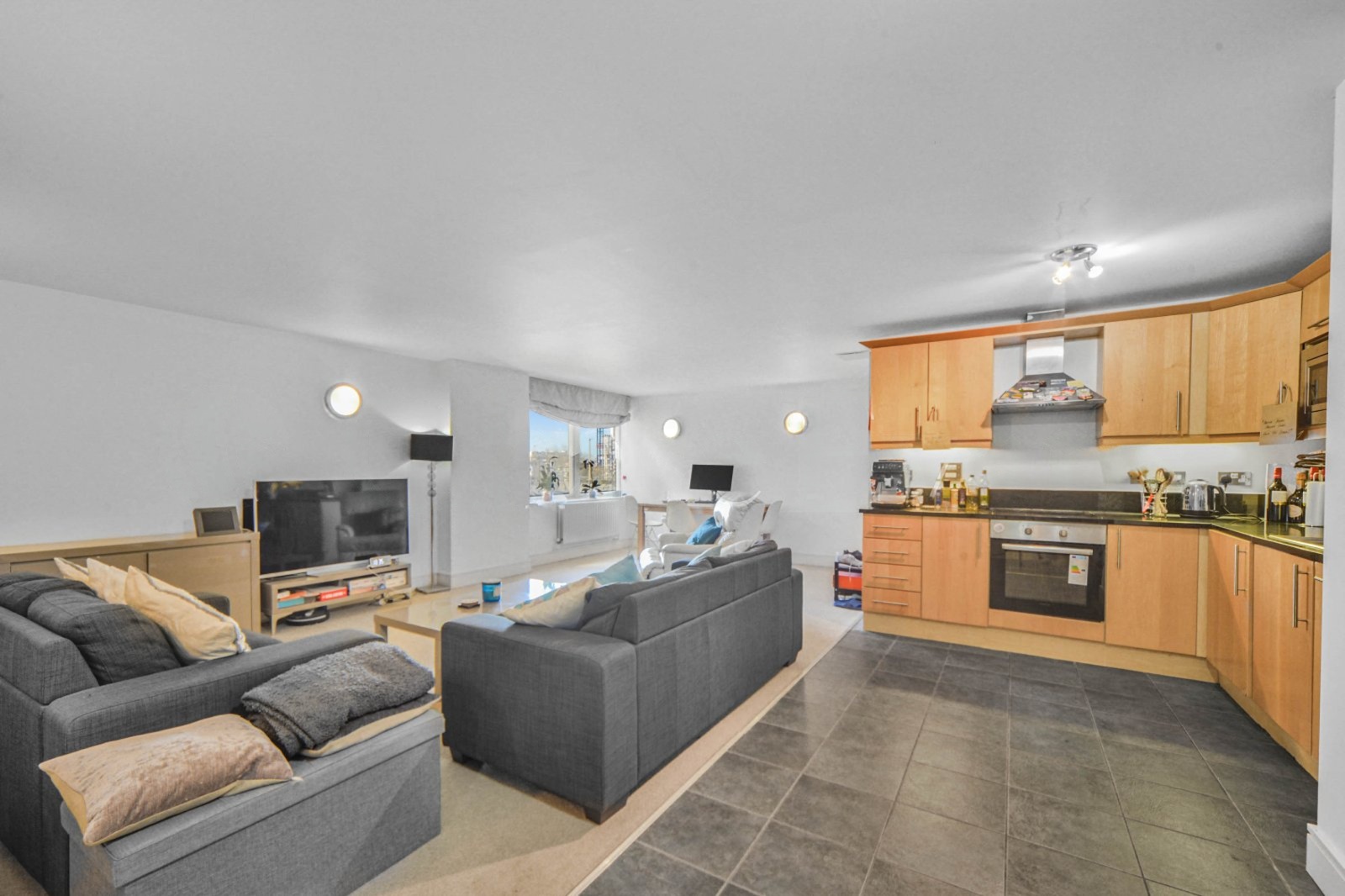 Canary Central – 1 Bedroom Apartment for Sale – £380,000 – Canary Wharf, London E14