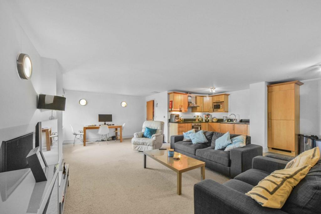 Canary Central – 1 Bedroom Apartment for Sale – £380,000 – Canary Wharf, London E14