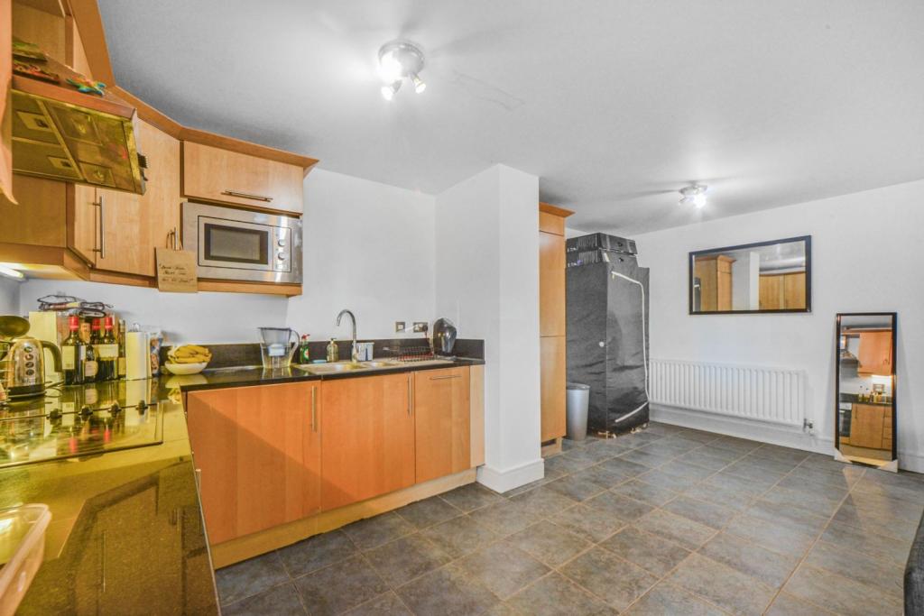 Canary Central – 1 Bedroom Apartment for Sale – £380,000 – Canary Wharf, London E14